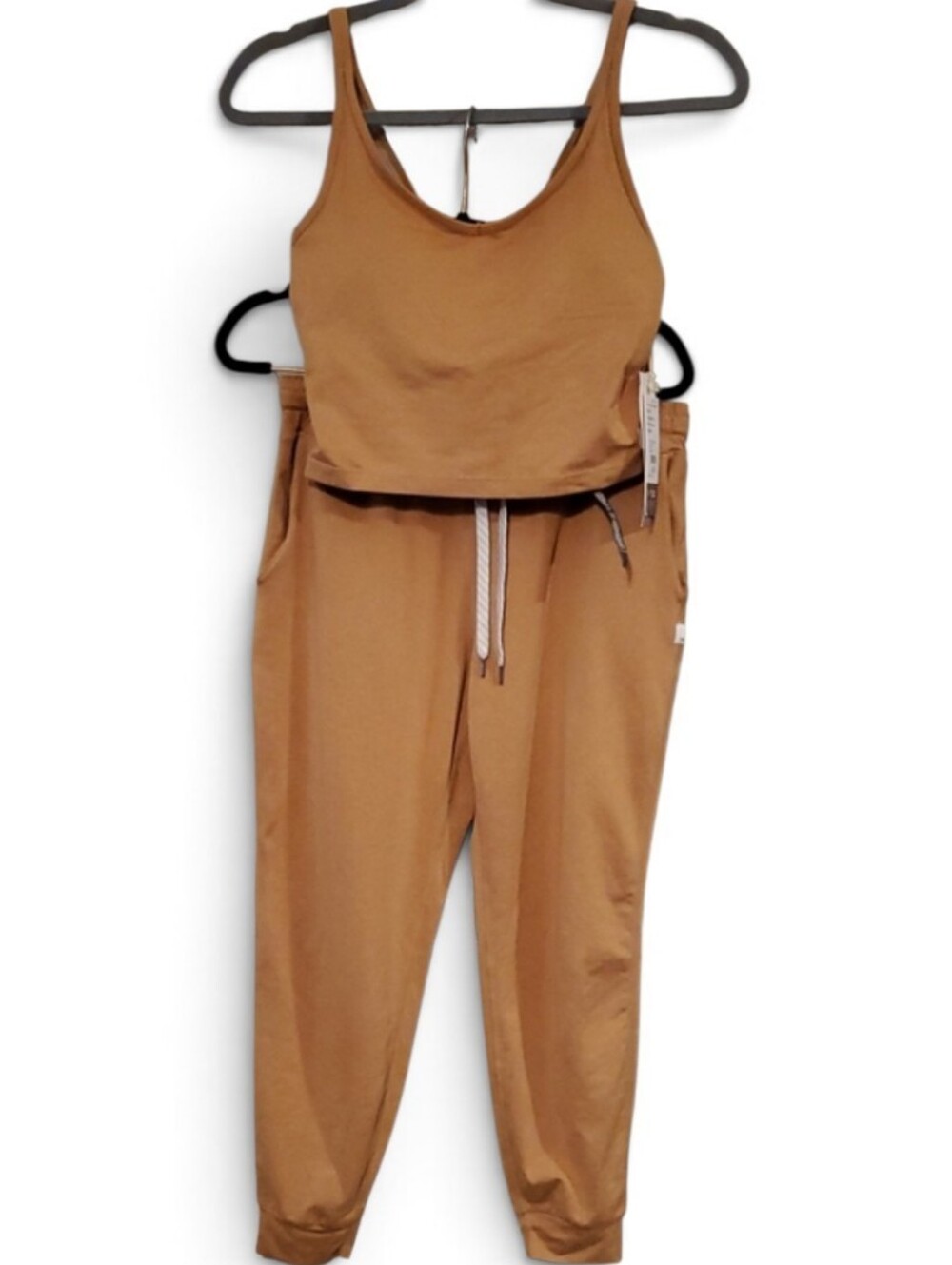 Vuori Halo Performance Tank NWT And Perfomance Joggers In Flax Heather Size S